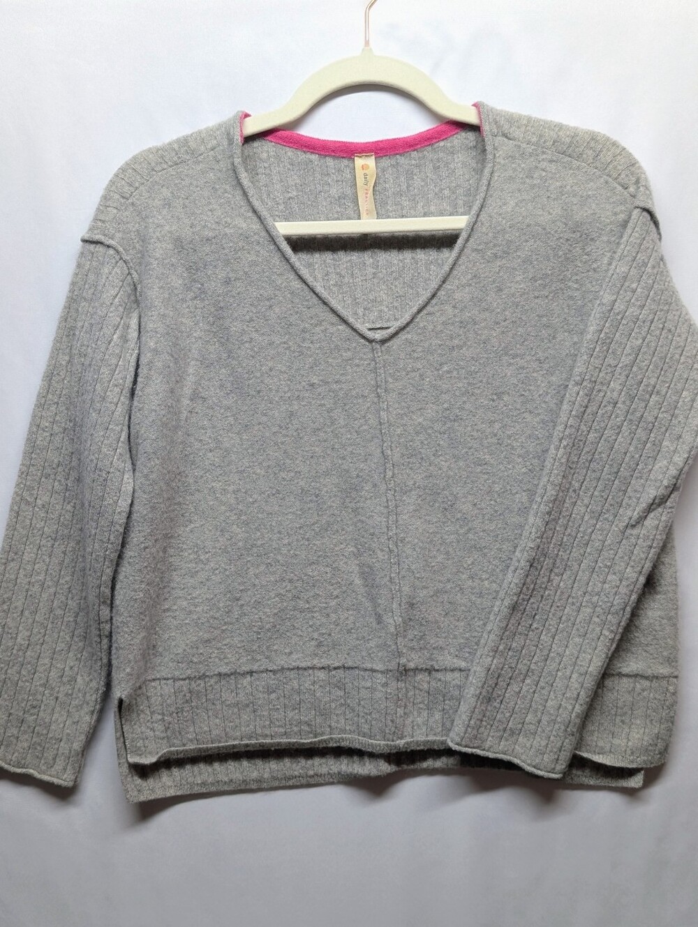 anthropologie 💯 Cashmere Gray V-Neck Sweater - Lightweight Comfort